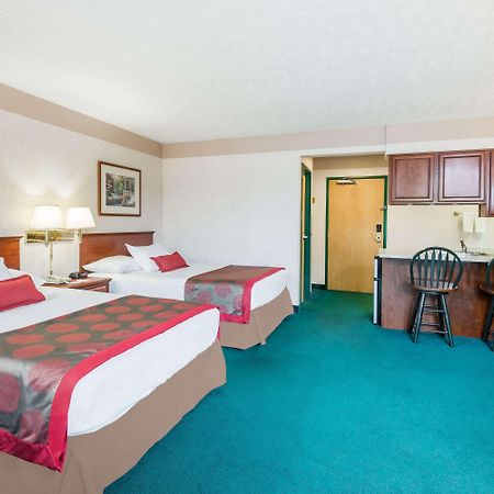 Ramada By Wyndham Strasburg Dover מראה חיצוני תמונה