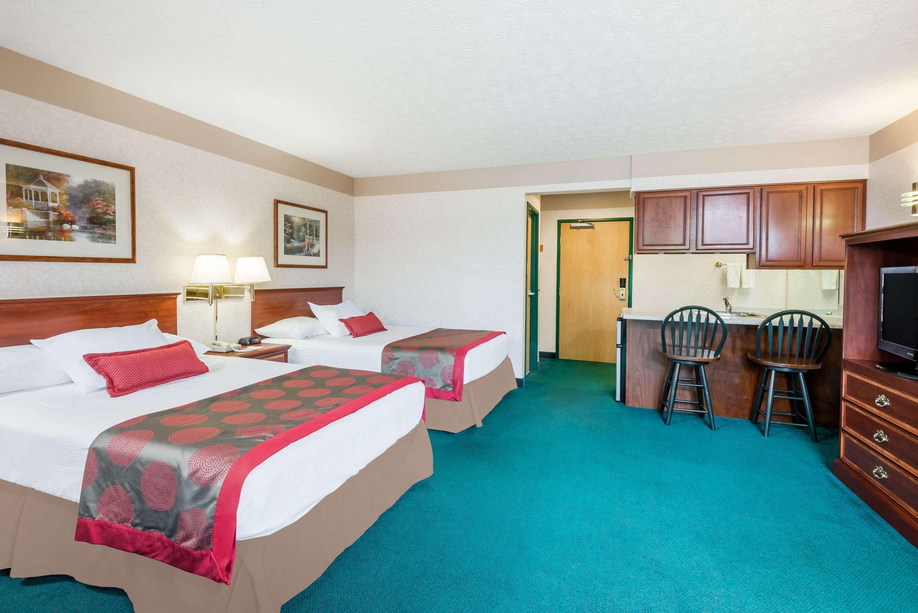 Ramada By Wyndham Strasburg Dover מראה חיצוני תמונה
