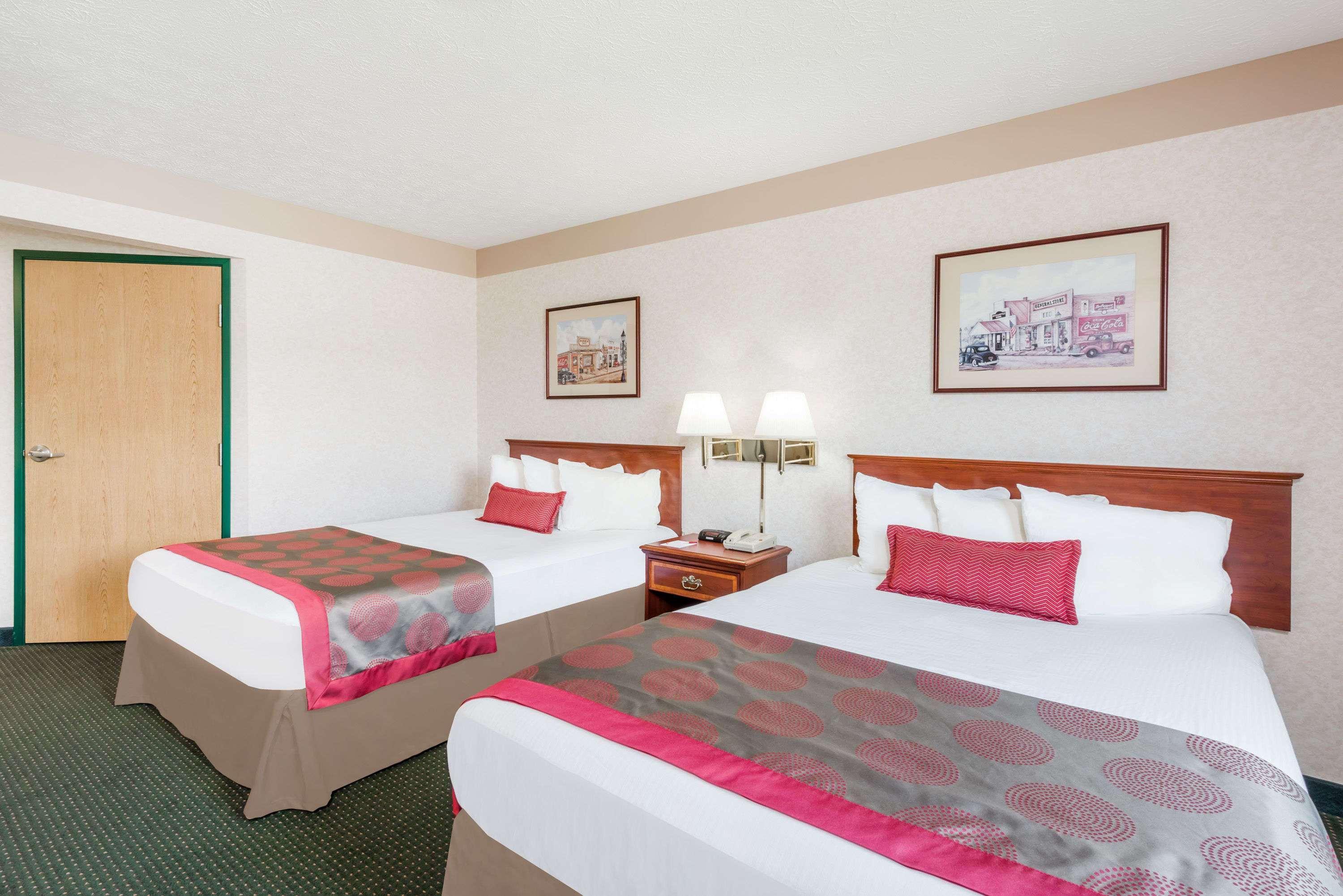 Ramada By Wyndham Strasburg Dover מראה חיצוני תמונה