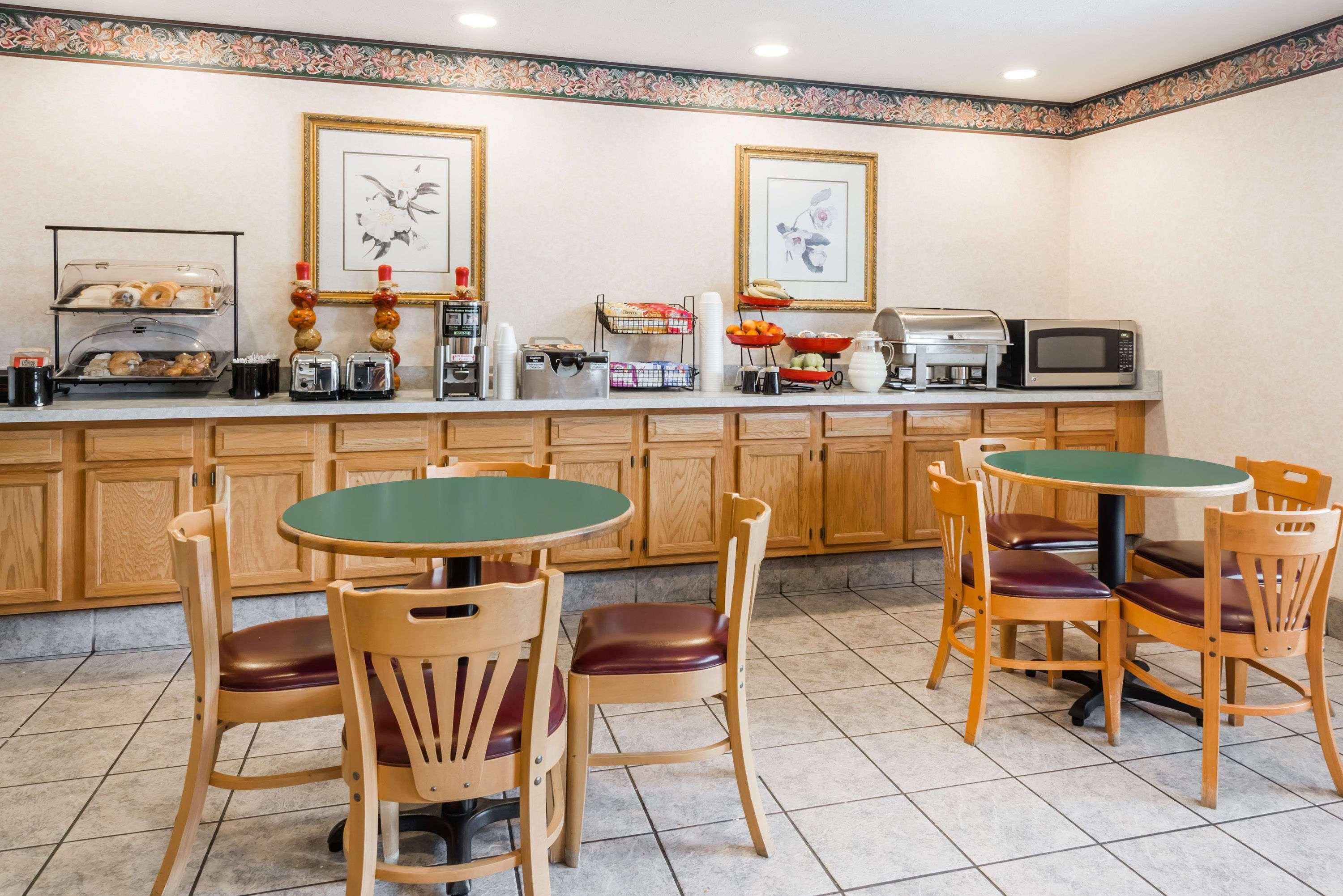 Ramada By Wyndham Strasburg Dover מראה חיצוני תמונה