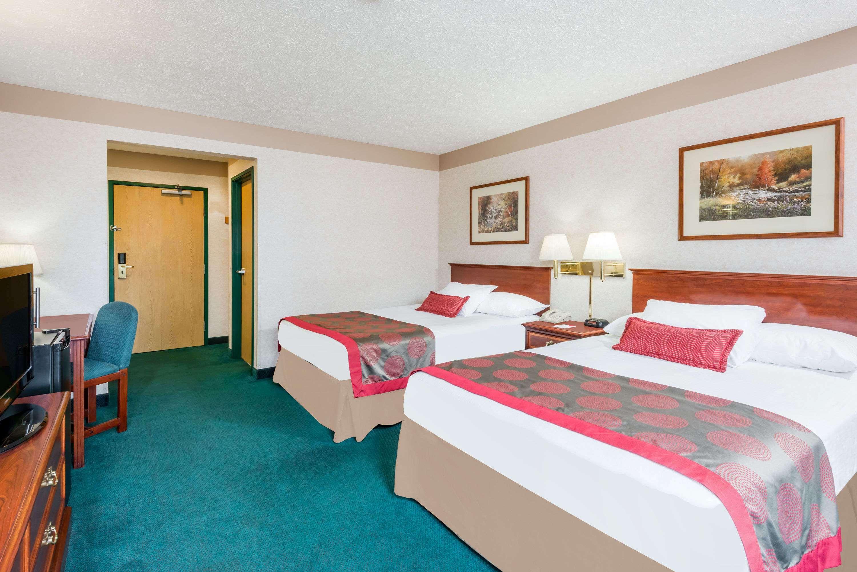 Ramada By Wyndham Strasburg Dover מראה חיצוני תמונה